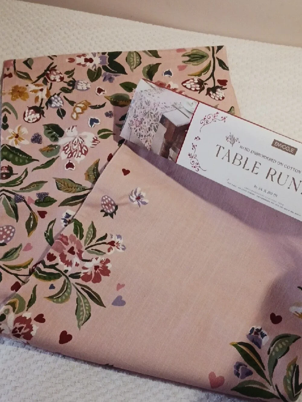 Gorgeous! Floral 💐& Hearts ❤️ Embroidered Pink Table Runner *New*